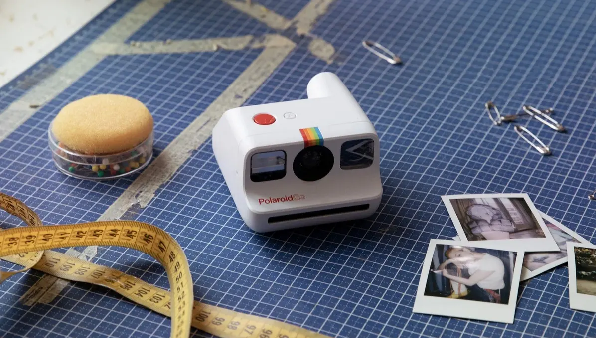 Amazon | Polaroid(ポラロイド) インスタントカメラ Polaroid Go