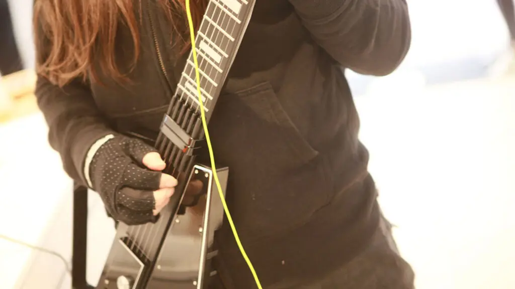 Jammy G」分解可能な高機能ポータブルMIDIギター！ | ガジェット